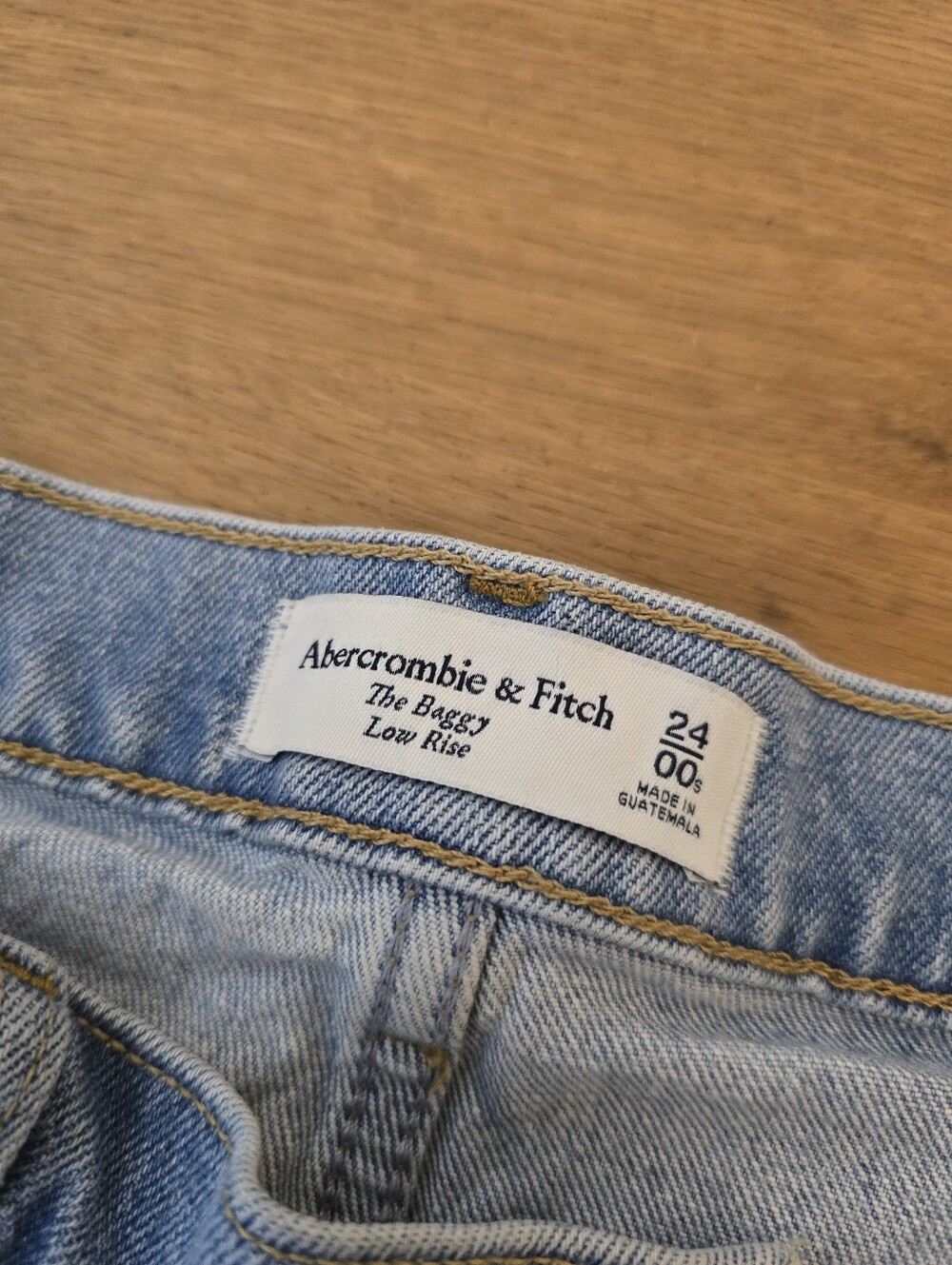 Abercrombie & Fitch The Baggy Low Rise Cuffed Jeans Size 24 Light Wash - Picture 4 of 12